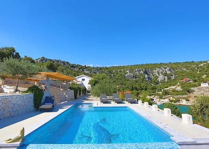 Hera Вилла Севид